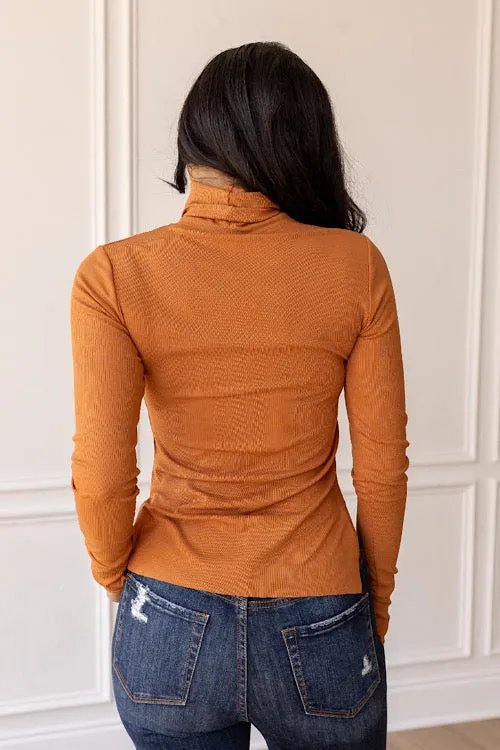Colette - Ribbed Fitted Turtleneck - Rust