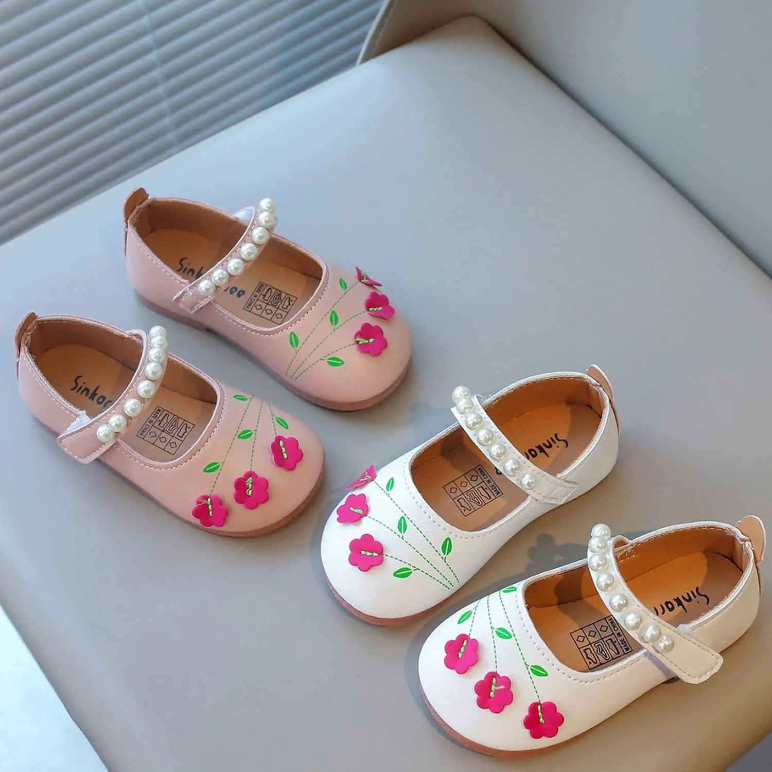 Girls Mary Jane Dress Shoes Ballet Pumps Flower Pearl Strap Dance Sandals Closed Toe Flats for Kids Wedding Party