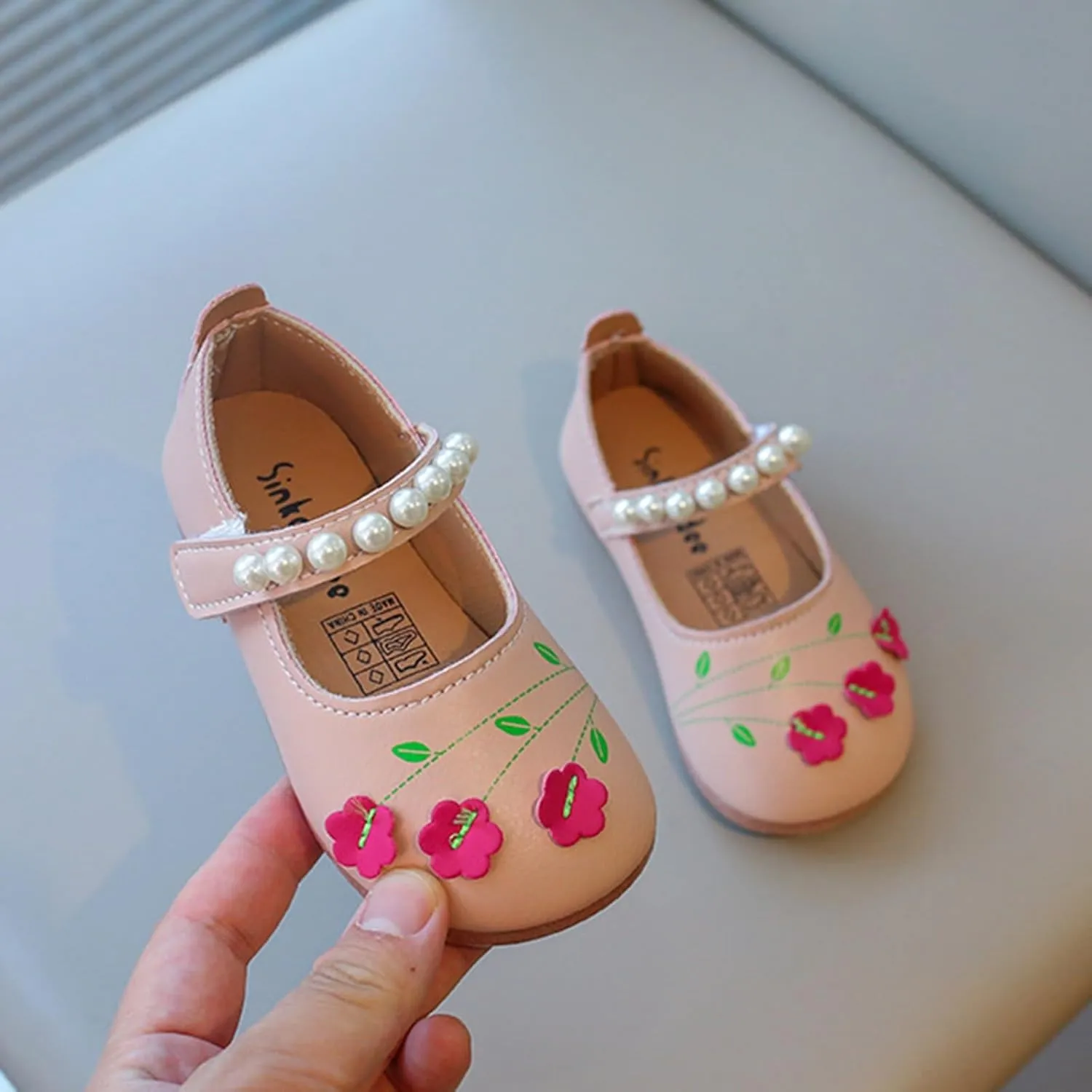 Girls Mary Jane Dress Shoes Ballet Pumps Flower Pearl Strap Dance Sandals Closed Toe Flats for Kids Wedding Party