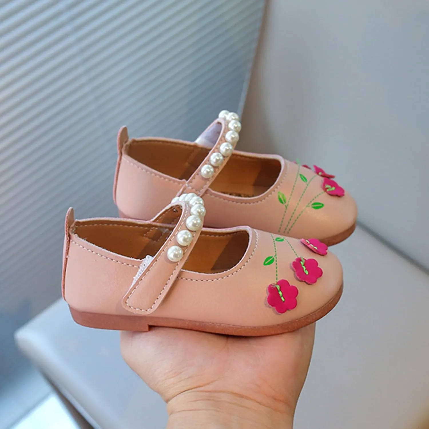 Girls Mary Jane Dress Shoes Ballet Pumps Flower Pearl Strap Dance Sandals Closed Toe Flats for Kids Wedding Party