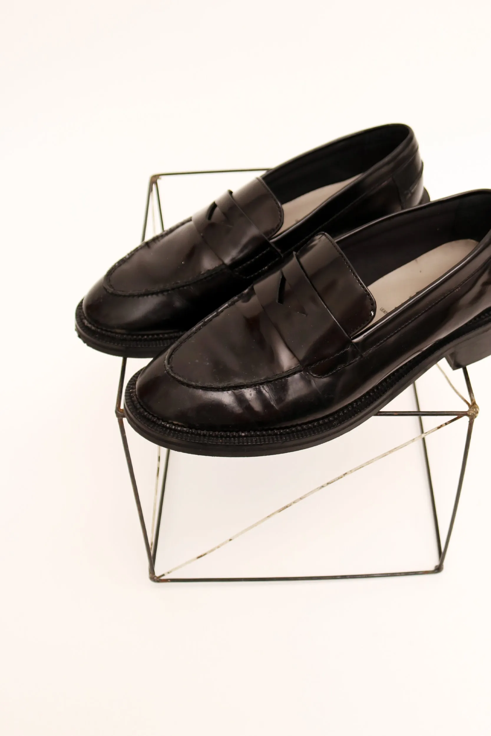 HIGH GLOSS LEATHER LOAFERS