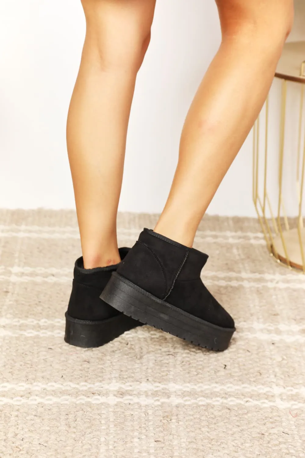 Hugg It Black Fleece Lined Chunky Platform Mini Boots