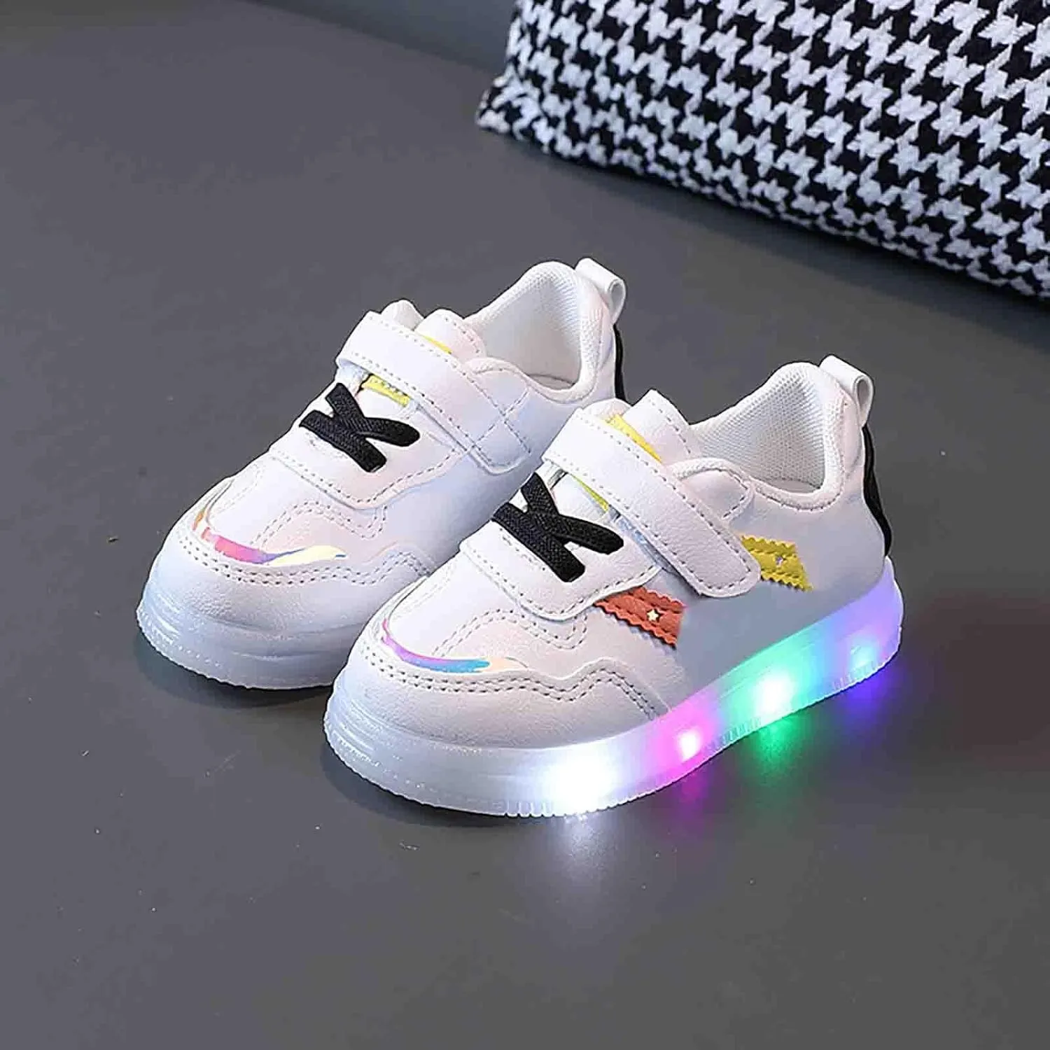 Kids Light Up Shoes Baby Toddler Flash Sneakers with Luminous Sole for Boys Girls Best Gift for Christmas Day
