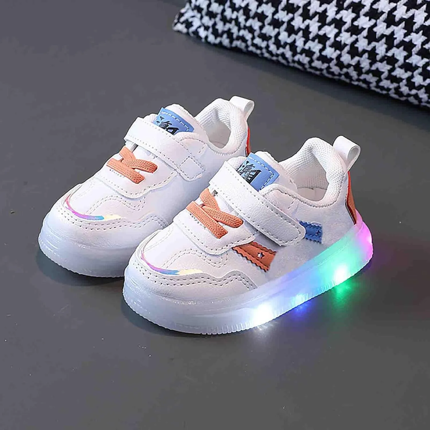Kids Light Up Shoes Baby Toddler Flash Sneakers with Luminous Sole for Boys Girls Best Gift for Christmas Day