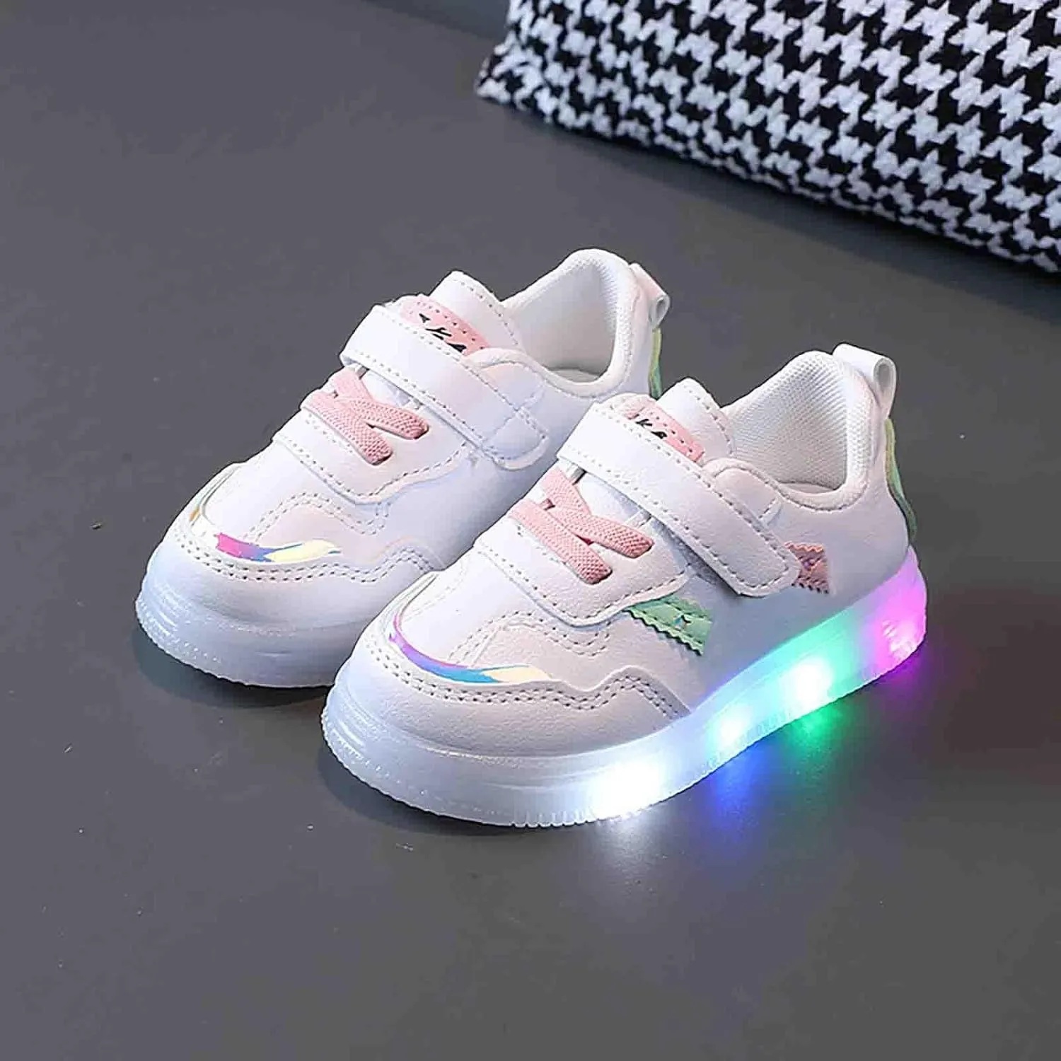 Kids Light Up Shoes Baby Toddler Flash Sneakers with Luminous Sole for Boys Girls Best Gift for Christmas Day