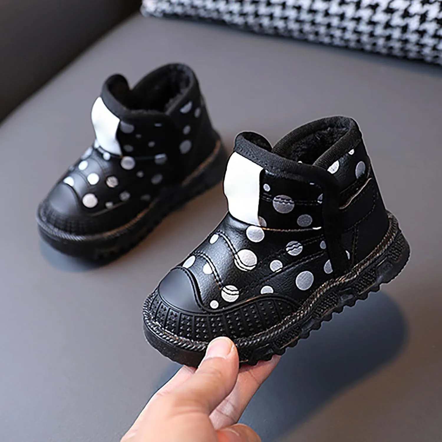 Toddler Light Up Shoes Non-Slip aterproof Slip On Winter Boots Wide Toe Box Warm Snow Boots Led Casual Sneaker